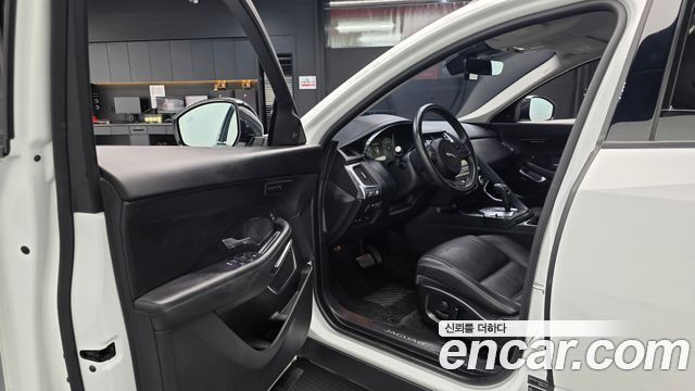 Jaguar E-PACE P250 SE 2019 — фото 10