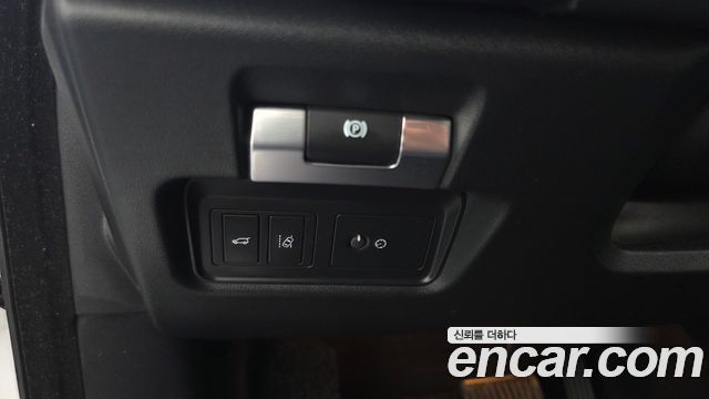 Jaguar E-PACE P250 SE 2019 — фото 24