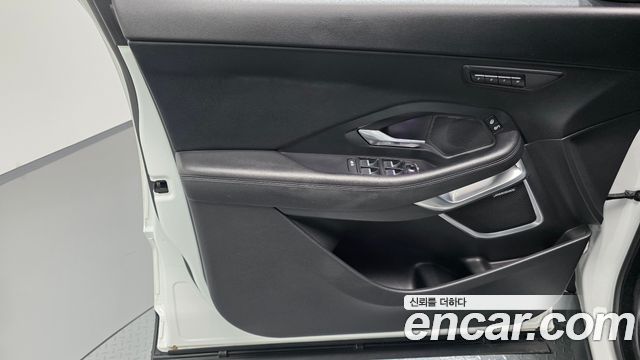Jaguar E-PACE P250 SE 2019 — фото 30