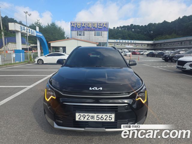 Kia Niro Signature 2022 — фото 1