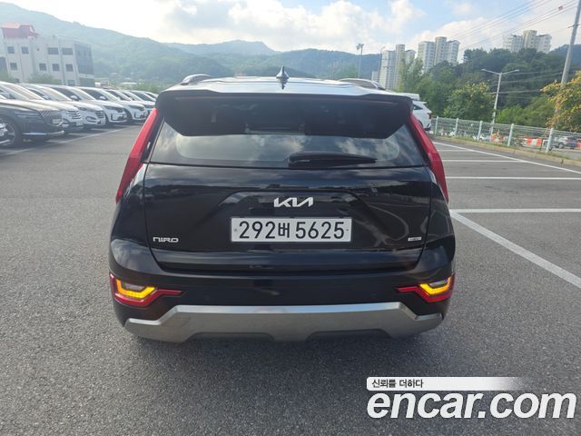 Kia Niro Signature 2022 — фото 3