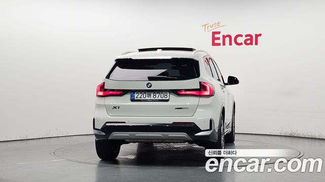 BMW X1 (U11) xDrive 20i xLine 2025 — фото 4