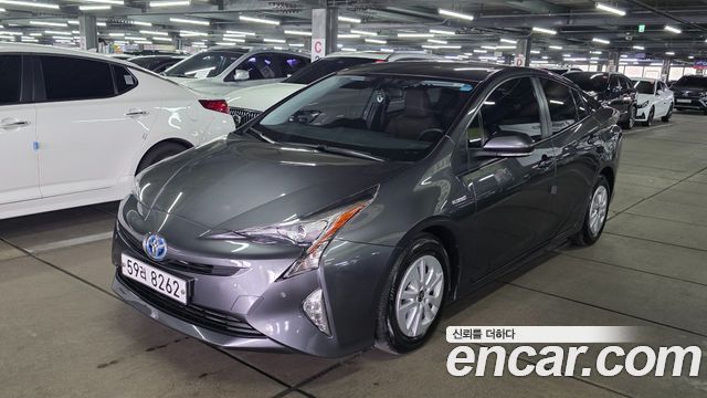 Toyota Prius (IV) 1.8 E 2017 — фото 1