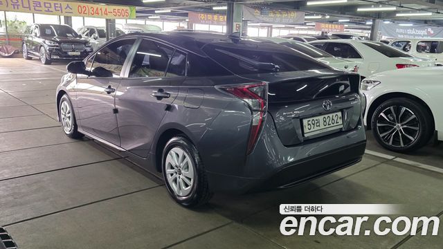 Toyota Prius (IV) 1.8 E 2017 — фото 2