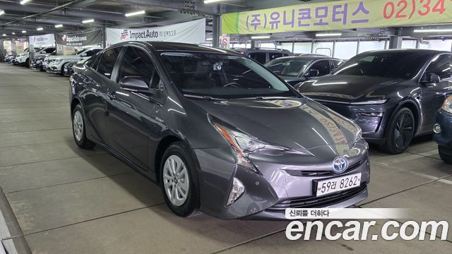 Toyota Prius (IV) 1.8 E 2017 — фото 3