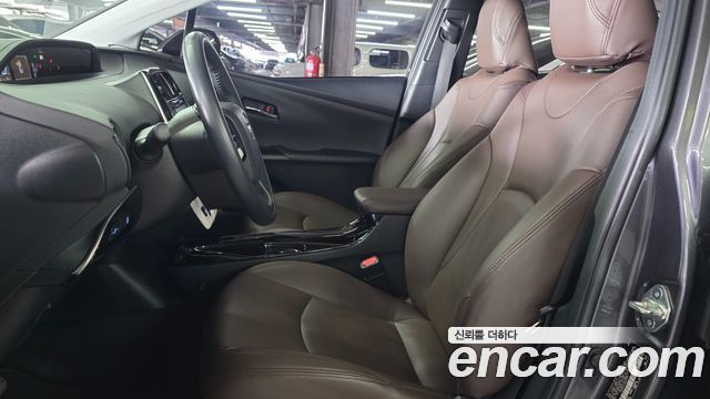 Toyota Prius (IV) 1.8 E 2017 — фото 5