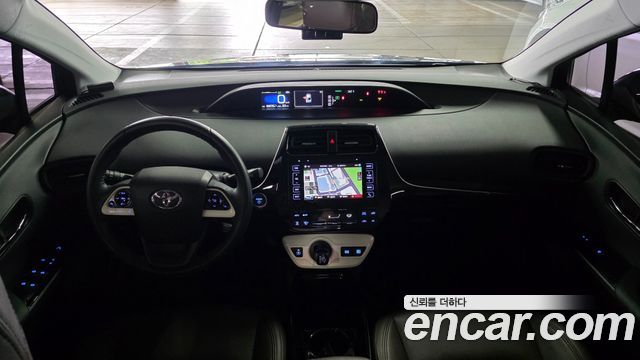 Toyota Prius (IV) 1.8 E 2017 — фото 7