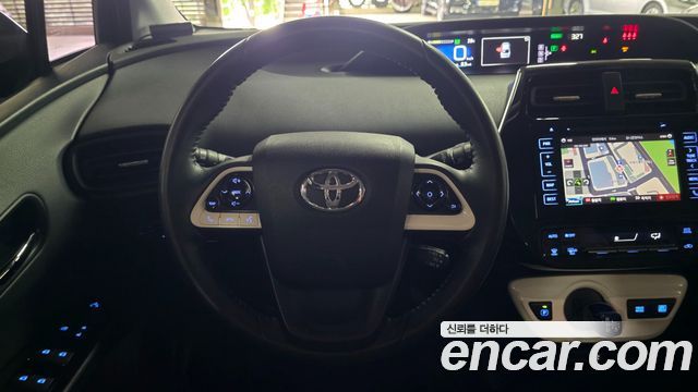 Toyota Prius (IV) 1.8 E 2017 — фото 8