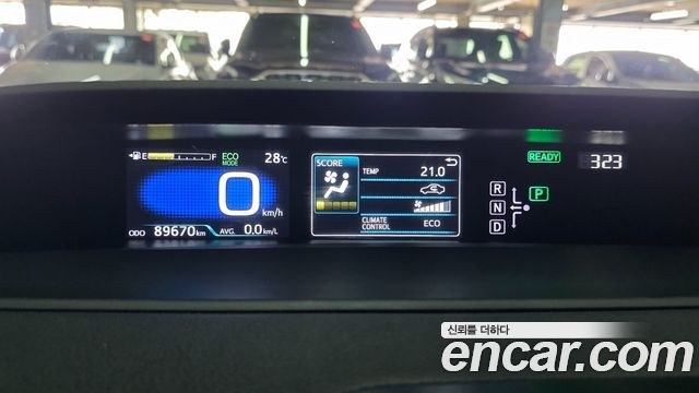 Toyota Prius (IV) 1.8 E 2017 — фото 9