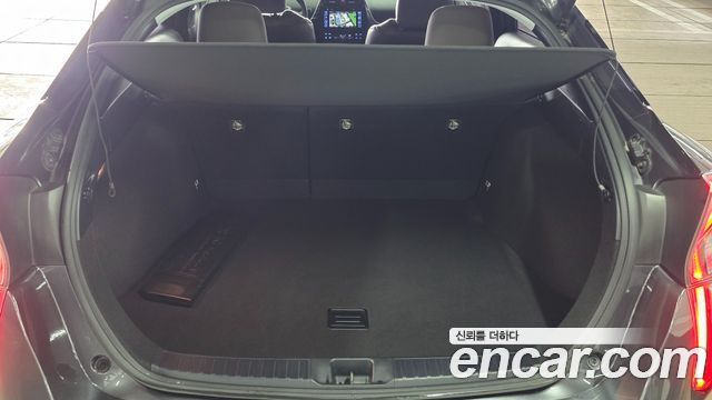 Toyota Prius (IV) 1.8 E 2017 — фото 17