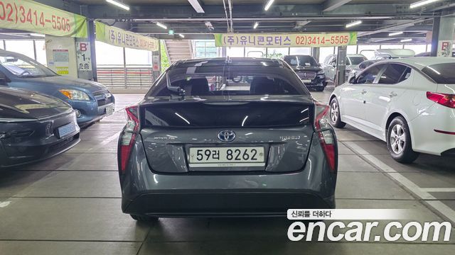 Toyota Prius (IV) 1.8 E 2017 — фото 23