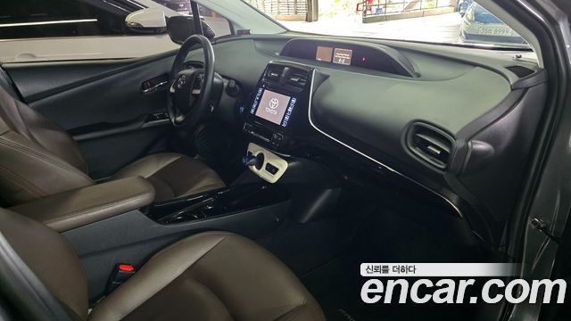 Toyota Prius (IV) 1.8 E 2017 — фото 24