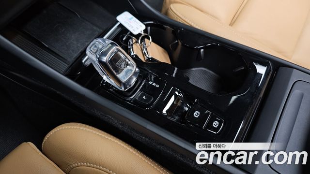 Volvo XC40 T4 Inscription 2019 — фото 9