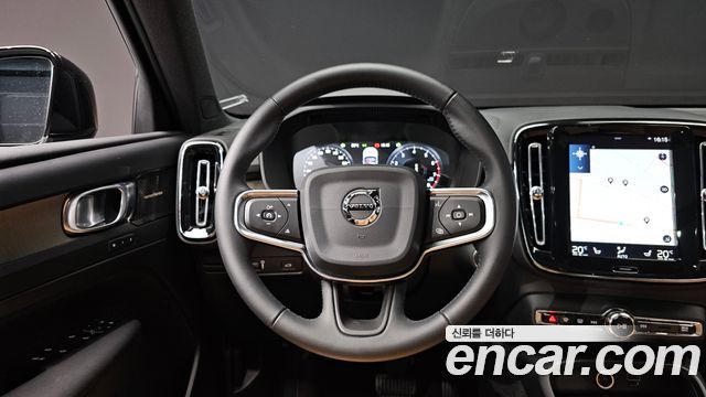 Volvo XC40 T4 Inscription 2019 — фото 12