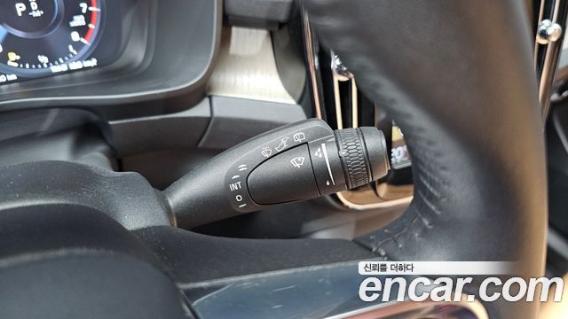 Volvo XC40 T4 Inscription 2019 — фото 16
