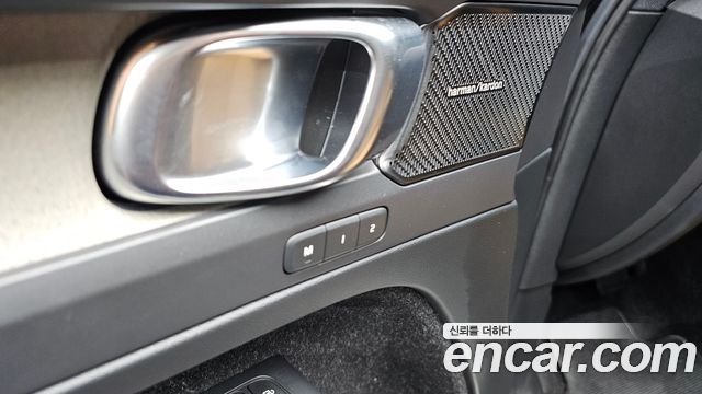 Volvo XC40 T4 Inscription 2019 — фото 17