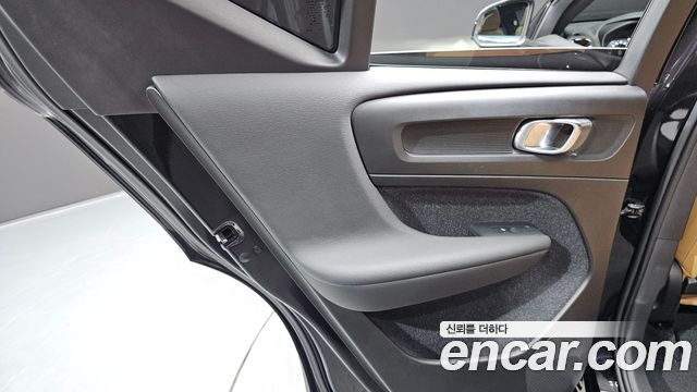 Volvo XC40 T4 Inscription 2019 — фото 25