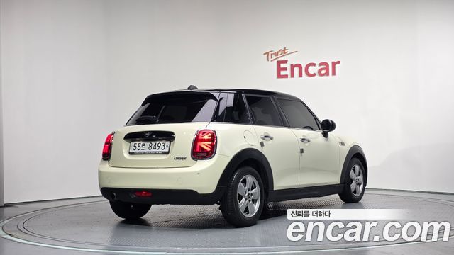 MINI Cooper 5Door Standard 3rd 2019 — фото 2