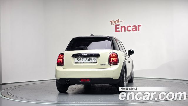 MINI Cooper 5Door Standard 3rd 2019 — фото 4
