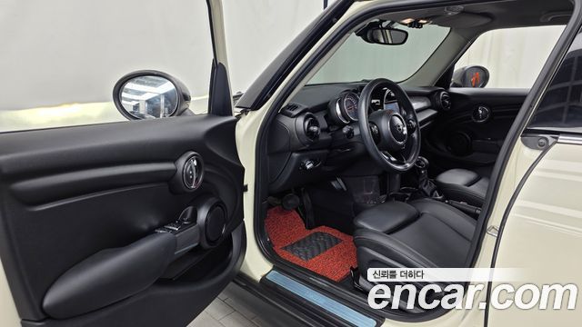 MINI Cooper 5Door Standard 3rd 2019 — фото 10