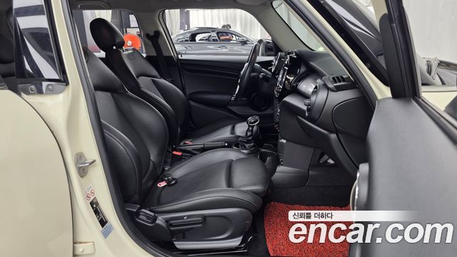 MINI Cooper 5Door Standard 3rd 2019 — фото 11