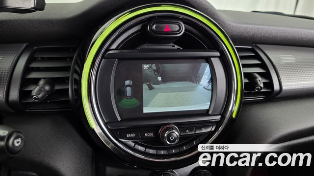 MINI Cooper 5Door Standard 3rd 2019 — фото 15