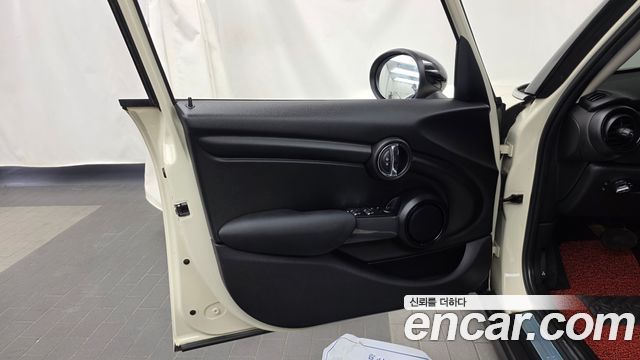 MINI Cooper 5Door Standard 3rd 2019 — фото 24