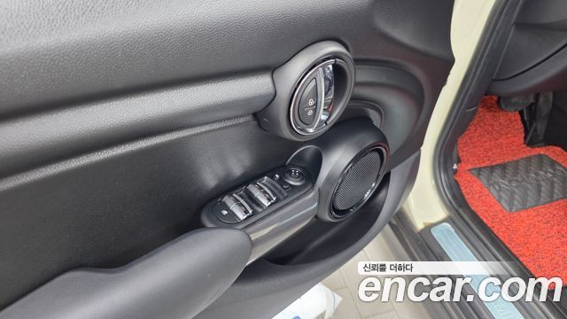 MINI Cooper 5Door Standard 3rd 2019 — фото 30