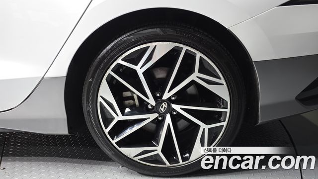 Hyundai Ioniq 6 Long Range Exclusive + 2023 — фото 21