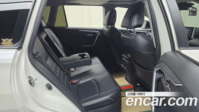 Toyota RAV4 (V) 2.5 2WD Hybrid 2019 — фото 11