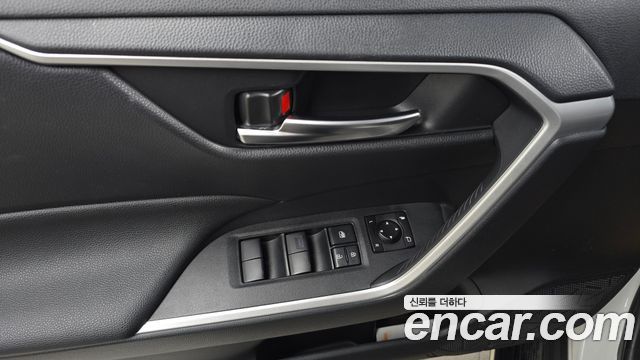 Toyota RAV4 (V) 2.5 2WD Hybrid 2019 — фото 16