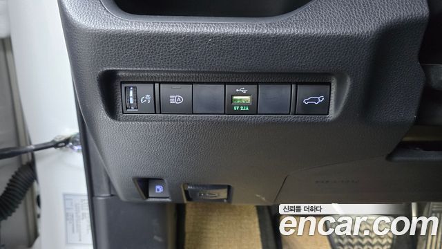 Toyota RAV4 (V) 2.5 2WD Hybrid 2019 — фото 18