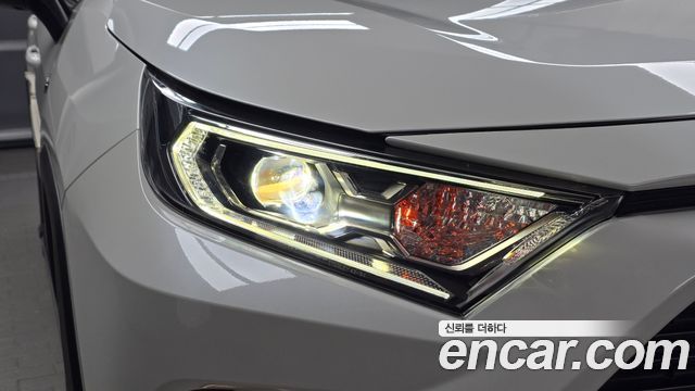 Toyota RAV4 (V) 2.5 2WD Hybrid 2019 — фото 22