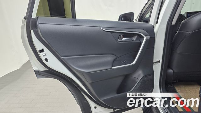Toyota RAV4 (V) 2.5 2WD Hybrid 2019 — фото 25
