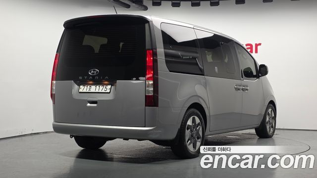 Hyundai Staria Tourer 11-Seater Modern 2022 — фото 2