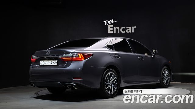 Lexus ES350 Supreme XV60 2017 — фото 2