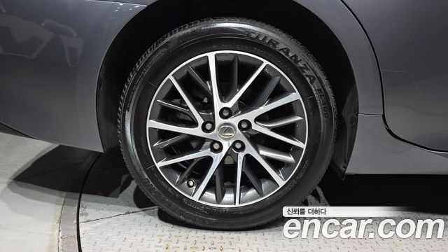 Lexus ES350 Supreme XV60 2017 — фото 5