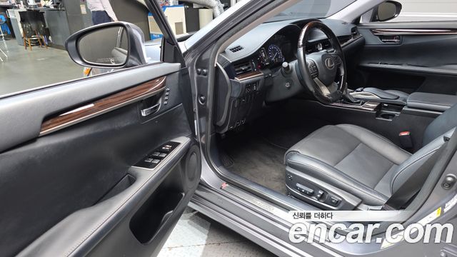 Lexus ES350 Supreme XV60 2017 — фото 10