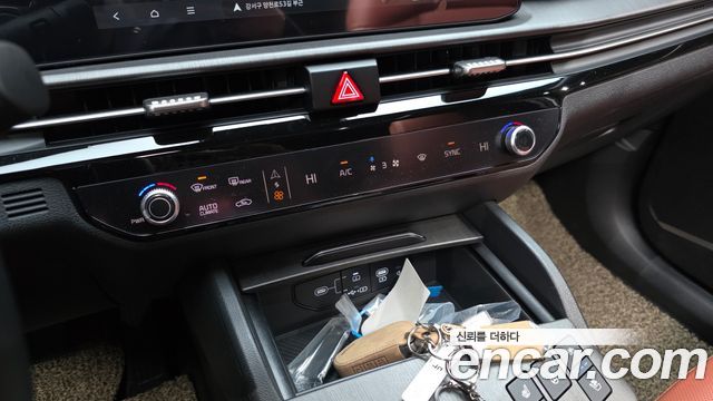 Kia Sportage (V) Gasoline 1.6 Turbo 2WD Signature 2025 — фото 17