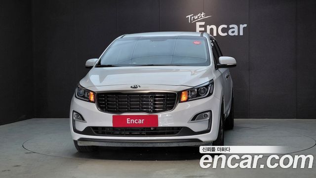 Kia Carnival 11-Seater Deluxe 2020 — фото 3
