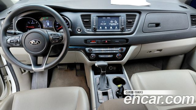 Kia Carnival 11-Seater Deluxe 2020 — фото 7