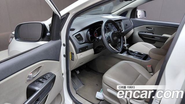 Kia Carnival 11-Seater Deluxe 2020 — фото 10