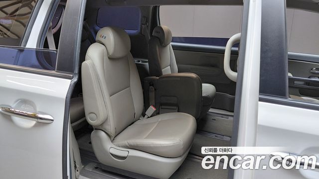 Kia Carnival 11-Seater Deluxe 2020 — фото 11