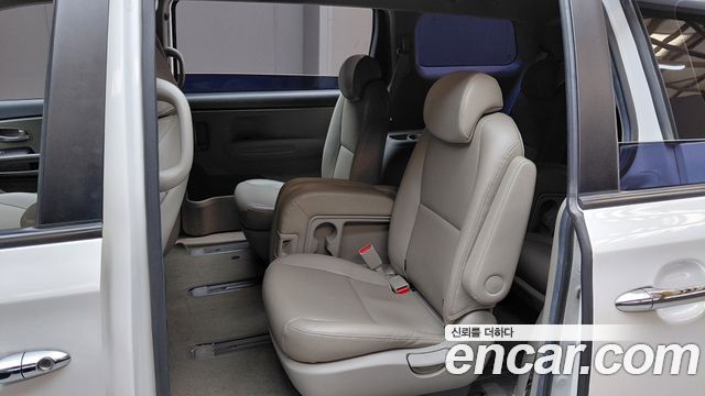 Kia Carnival 11-Seater Deluxe 2020 — фото 12