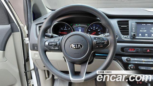 Kia Carnival 11-Seater Deluxe 2020 — фото 13