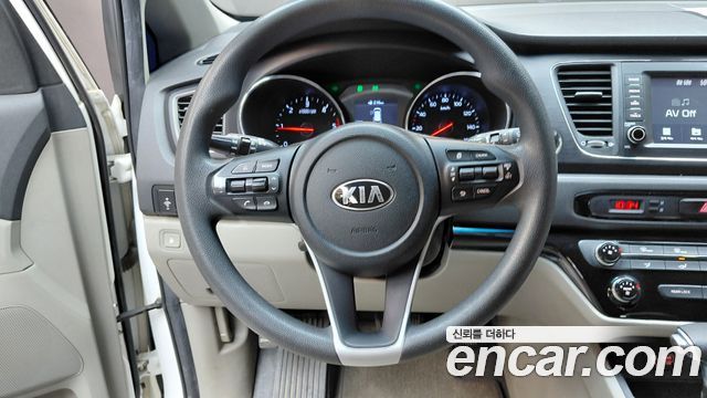Kia Carnival 11-Seater Deluxe 2020 — фото 14
