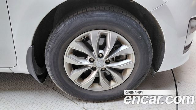 Kia Carnival 11-Seater Deluxe 2020 — фото 21