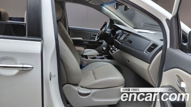 Kia Carnival 11-Seater Deluxe 2020 — фото 26