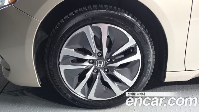 Honda Accord (X) 2.0 Hybrid Touring 2018 — фото 5