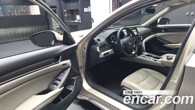 Honda Accord (X) 2.0 Hybrid Touring 2018 — фото 10